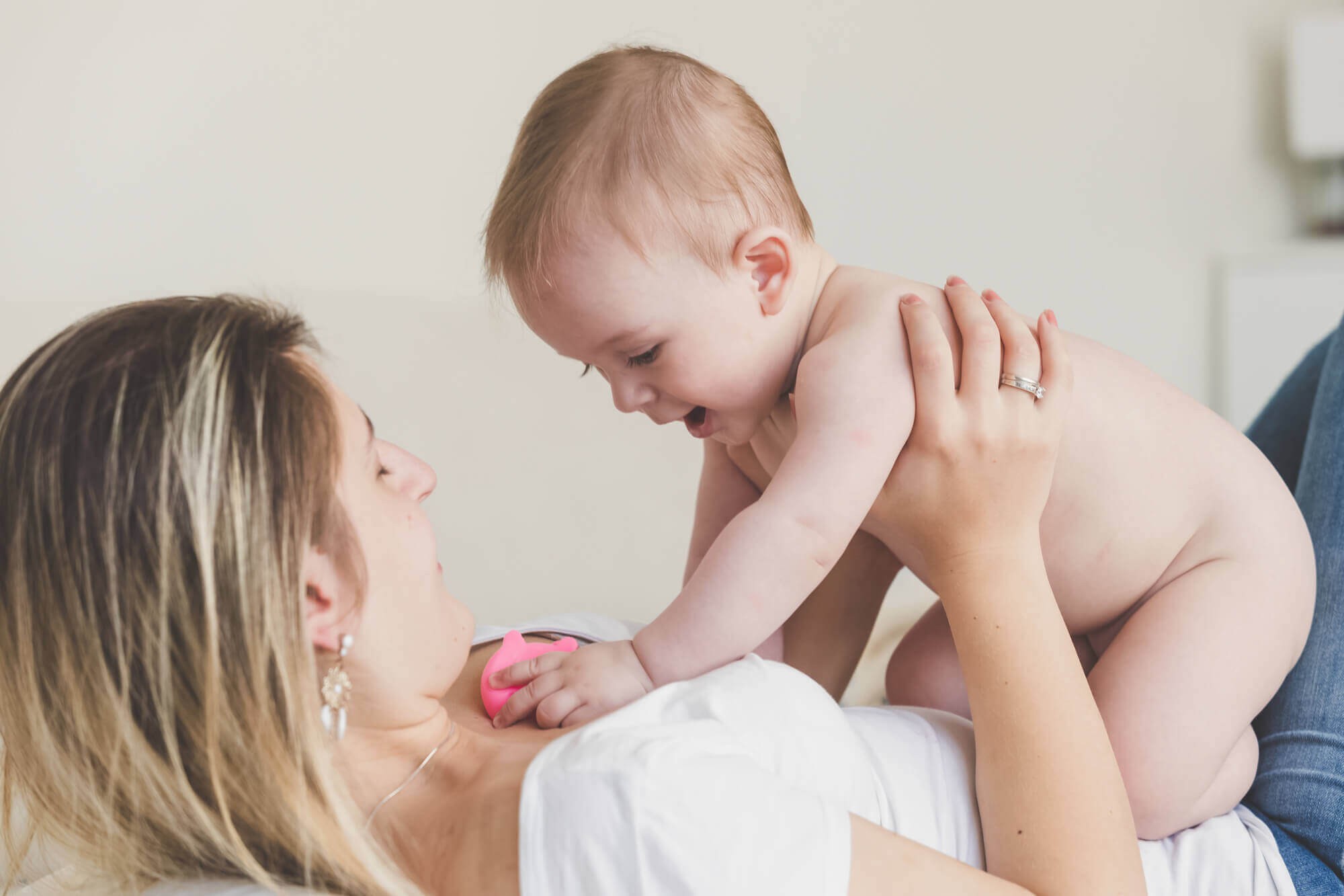 Poporodní deprese - jak se projevuje a co může pomoci